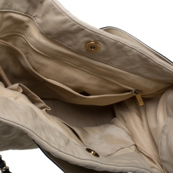 مملوكة مسبقًا حقيبة شانيل جلد بيج/أسود مبطن بسلسلة