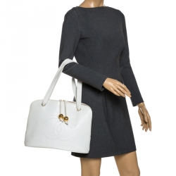 مملوكة مسبقًا Chanel White Quilted Caviar Leather CC Logo Satchel