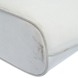 مملوكة مسبقًا Chanel White Quilted Caviar Leather CC Logo Satchel