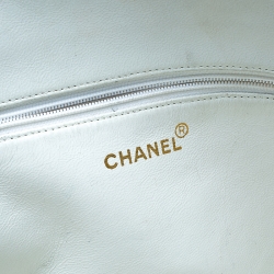 مملوكة مسبقًا Chanel White Quilted Caviar Leather CC Logo Satchel