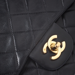 مملوكة مسبقًا Chanel Black Quilted Leather Small Classic Double Flap Bag