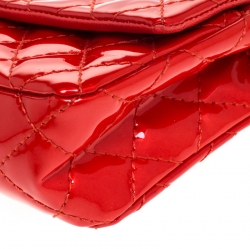 مملوكة مسبقًا Chanel Red 2.55 Reissue Quilted Patent Leather East/West Clutch Bag