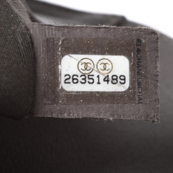 مملوكة مسبقًا حقيبة شانيل بوي بقلاب جلد كافيار رصاصية متوسطة