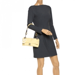 مملوكة مسبقًا حقيبة شانيل صغيرة دلاية رقم 5 قلاب كانفاس غرز نمط ألماس أصفر