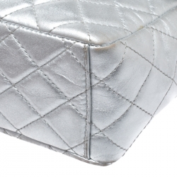 Pre Owned Chanel Metallic Silver Quilted Leather Maxi Classic Single Flap Bag