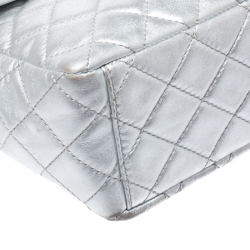 Pre Owned Chanel Metallic Silver Quilted Leather Maxi Classic Single Flap Bag
