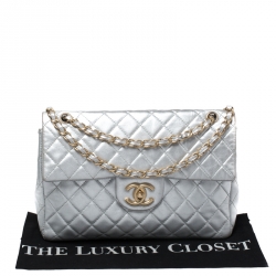 Pre Owned Chanel Metallic Silver Quilted Leather Maxi Classic Single Flap Bag