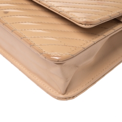 مملوكة مسبقًا حقيبة كلتش شانيل "WOC" نمط متعرج كلاسيك جلد لامع بيج