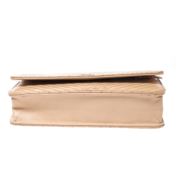 مملوكة مسبقًا حقيبة كلتش شانيل "WOC" نمط متعرج كلاسيك جلد لامع بيج