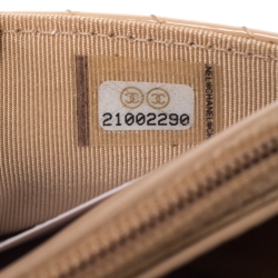 مملوكة مسبقًا حقيبة كلتش شانيل "WOC" نمط متعرج كلاسيك جلد لامع بيج