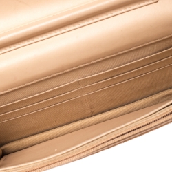 مملوكة مسبقًا حقيبة كلتش شانيل "WOC" نمط متعرج كلاسيك جلد لامع بيج