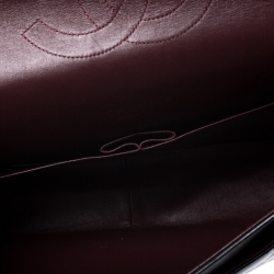 مملوكة مسبقًا حقيبة شانيل ماكسي كلاسيك جلد أسود مبطن بقلاب مزدوج