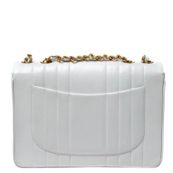 Pre Owned حقيبة شانيل "جامبو فينتدج كلاسيك" قلاب واحد جلد مبطن نمط عمودي أبيض