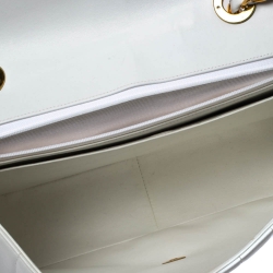 Pre Owned حقيبة شانيل "جامبو فينتدج كلاسيك" قلاب واحد جلد مبطن نمط عمودي أبيض