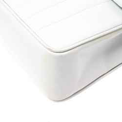 Pre Owned حقيبة شانيل "جامبو فينتدج كلاسيك" قلاب واحد جلد مبطن نمط عمودي أبيض