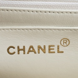 Pre Owned حقيبة شانيل "جامبو فينتدج كلاسيك" قلاب واحد جلد مبطن نمط عمودي أبيض