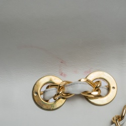 Pre Owned حقيبة شانيل "جامبو فينتدج كلاسيك" قلاب واحد جلد مبطن نمط عمودي أبيض