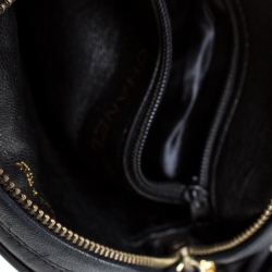 مملوكة مسبقًا حقيبة كروس شانيل ساتان وجلد بشراشيب مستديرة