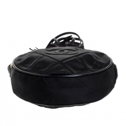 مملوكة مسبقًا حقيبة كروس شانيل ساتان وجلد بشراشيب مستديرة