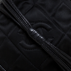 مملوكة مسبقًا حقيبة كروس شانيل ساتان وجلد بشراشيب مستديرة