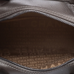 Pre Owned حقيبة شانيل "باولر" صغيرة دلاية شراشيب جلد كافيار مبطن أخضر باهت ميتاليك