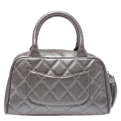 Pre Owned حقيبة شانيل "باولر" صغيرة دلاية شراشيب جلد كافيار مبطن أخضر باهت ميتاليك