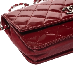 مملوكة مسبقًا Chanel Red Quilted Patent Leather Brilliant WOC Clutch Bag