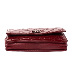 مملوكة مسبقًا Chanel Red Quilted Patent Leather Brilliant WOC Clutch Bag