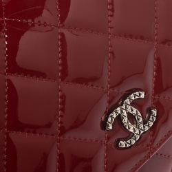مملوكة مسبقًا Chanel Red Quilted Patent Leather Brilliant WOC Clutch Bag