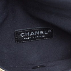 مملوكة مسبقًا حقيبة كلتش شانيل "مينيرال نايتس" سلسلة جلد أسود و ذهبي