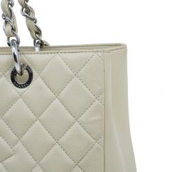 Pre Owned Chanel Off White Quilted Caviar Grand Shopping Tote