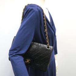 مملوكة مسبقًا Chanel Black Lambskin Medium Flap