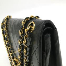 مملوكة مسبقًا Chanel Black Lambskin Medium Flap