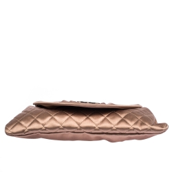 مملوكة مسبقًا Chanel Nude Beige Satin Half Moon CC Interlocking Flap Clutch