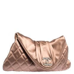 مملوكة مسبقًا Chanel Nude Beige Satin Half Moon CC Interlocking Flap Clutch