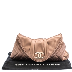 مملوكة مسبقًا Chanel Nude Beige Satin Half Moon CC Interlocking Flap Clutch