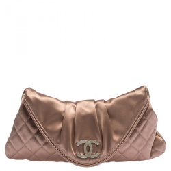مملوكة مسبقًا Chanel Nude Beige Satin Half Moon CC Interlocking Flap Clutch
