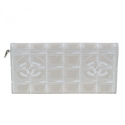Pre Owned Chanel Beige Travel Line Continental Wallet