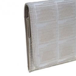 Pre Owned Chanel Beige Travel Line Continental Wallet