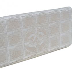 Pre Owned Chanel Beige Travel Line Continental Wallet