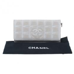 Pre Owned Chanel Beige Travel Line Continental Wallet