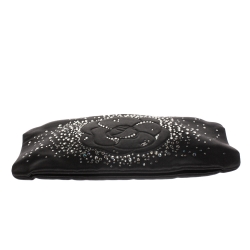 مملوكة مسبقًا حقيبة كلتش شانيل مزخرفة ستراس و زهرة  كاميليا سلسلة ساتان أسود