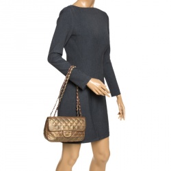 مملوكة مسبقًا حقيبة شانيل "كلاسيك" قلاب واحد جلد ميتاليك متعدد الألوان 