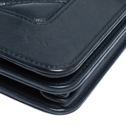 Pre Owned محفظة بسلسلة شانيل جلد شيفرون أزرق كلحي قفل مادموزيل