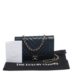 Pre Owned محفظة بسلسلة شانيل جلد شيفرون أزرق كلحي قفل مادموزيل