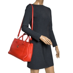 Pre Owned حقيبة يد شانيل نيو إكساكتيف شوبر صغيرة جلد برتقالية