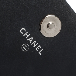 مملوكة مسبقًا Chanel Black Quilted Patent Leather Boy Wallet On Chain