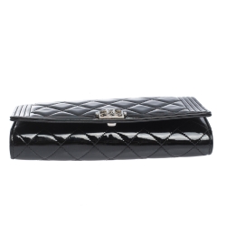 مملوكة مسبقًا Chanel Black Quilted Patent Leather Boy Wallet On Chain
