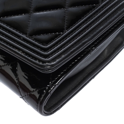 مملوكة مسبقًا Chanel Black Quilted Patent Leather Boy Wallet On Chain