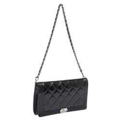 مملوكة مسبقًا Chanel Black Quilted Patent Leather Boy Wallet On Chain